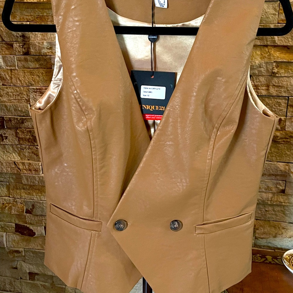 NWT ⚠️⚠️Unique 21 vest ⚠️⚠️
